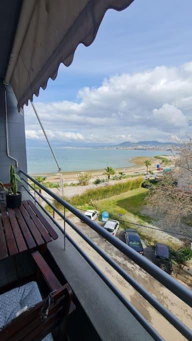 Seaside Apartment - Charlie'S House Халкис Екстериор снимка